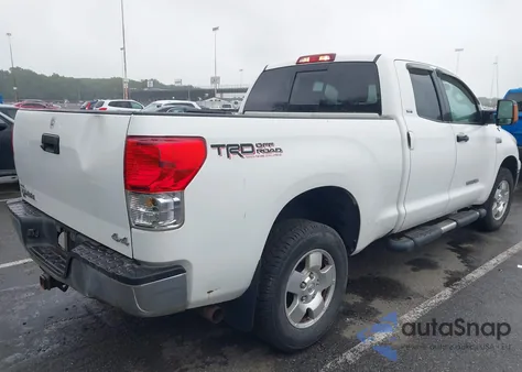 2011 Toyota Tundra Grade 5.7L V8 z USA, uszkodzony, nr VIN 5TFUY5F18BX180586